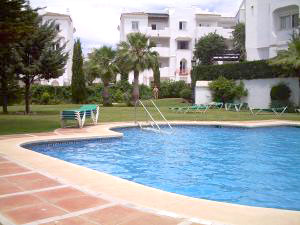 The communal pool in Casablanca Calahonda